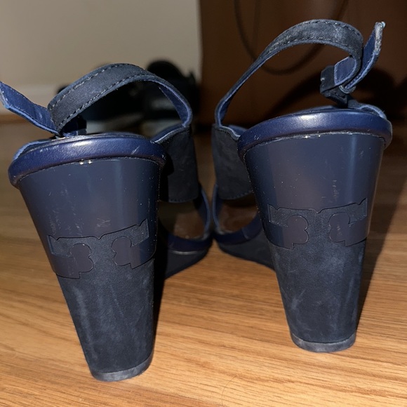 Tory Burch navy blue shoes - Picture 4 of 6